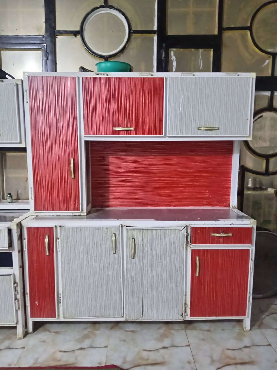 السلام عليكم كاونتر مستعمل للبيع سنك و ملحق كاونتر وملحق نضيف بي باب واحد طايح وموجود مكاني كوت السعر 250 وبي مجال قليل وتدللون 🌹رقمي ***********
