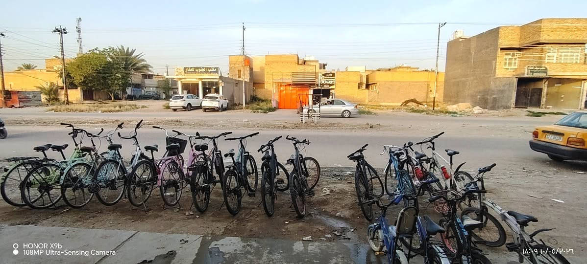تتوفر بايسكلات بناتي+ c700 
كيمو وكل الأنواع والأحجام  إضافة إلى ذلك قطع غيار البايسكلات  وتصليح كافه أنواع البايسكلات  عنواني شارع (بلقيس جوار أسواق الجود) رقمي ***********
