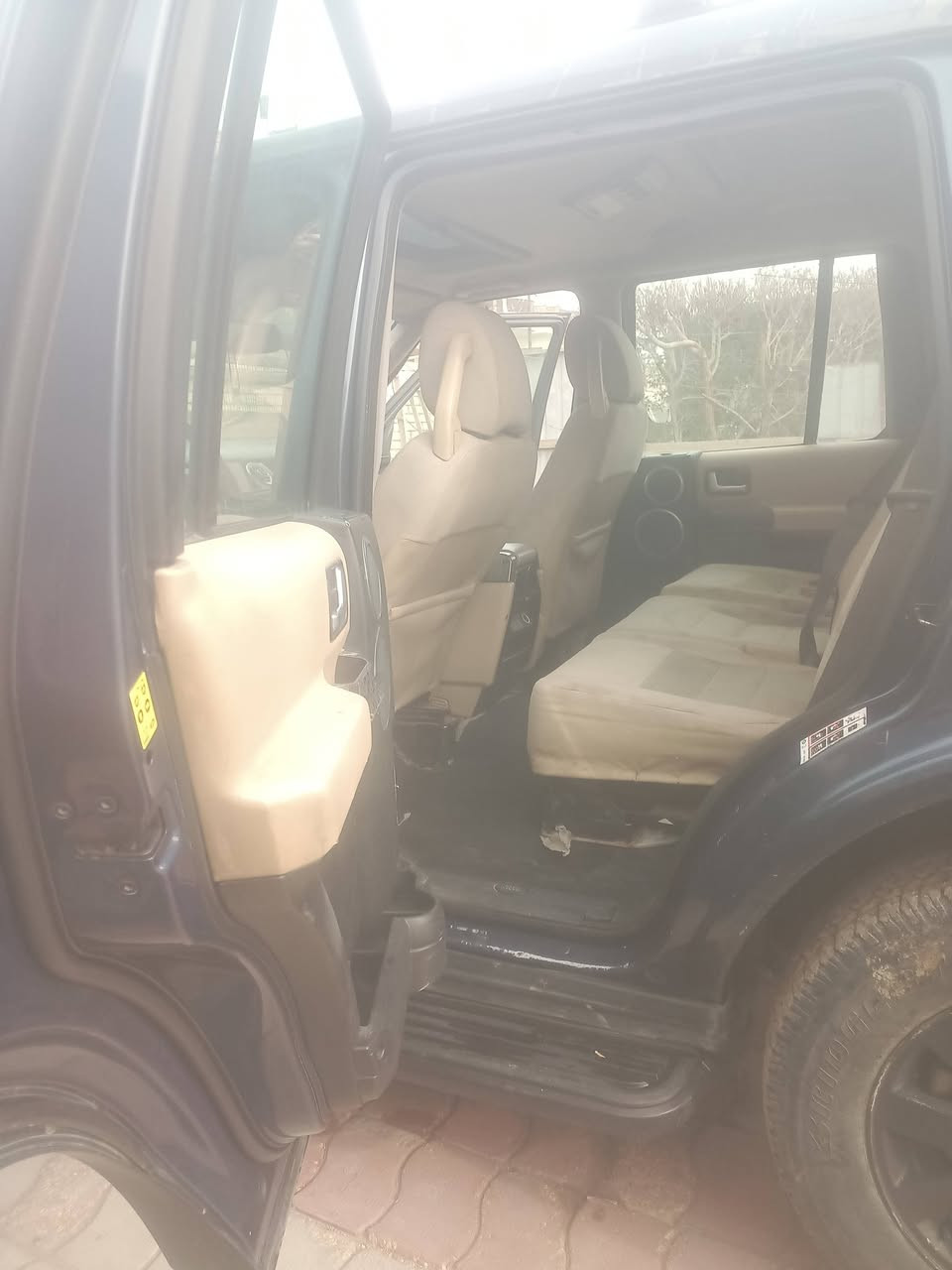 لاند روفر موديل 2005 رقم الهاتف *********** محرك كير صدر جيد دواخل نضيفه بلاديه بيه صبغ جاملغ خلفي بدون ضرر من سلايت قماره 2 سعر.  75
