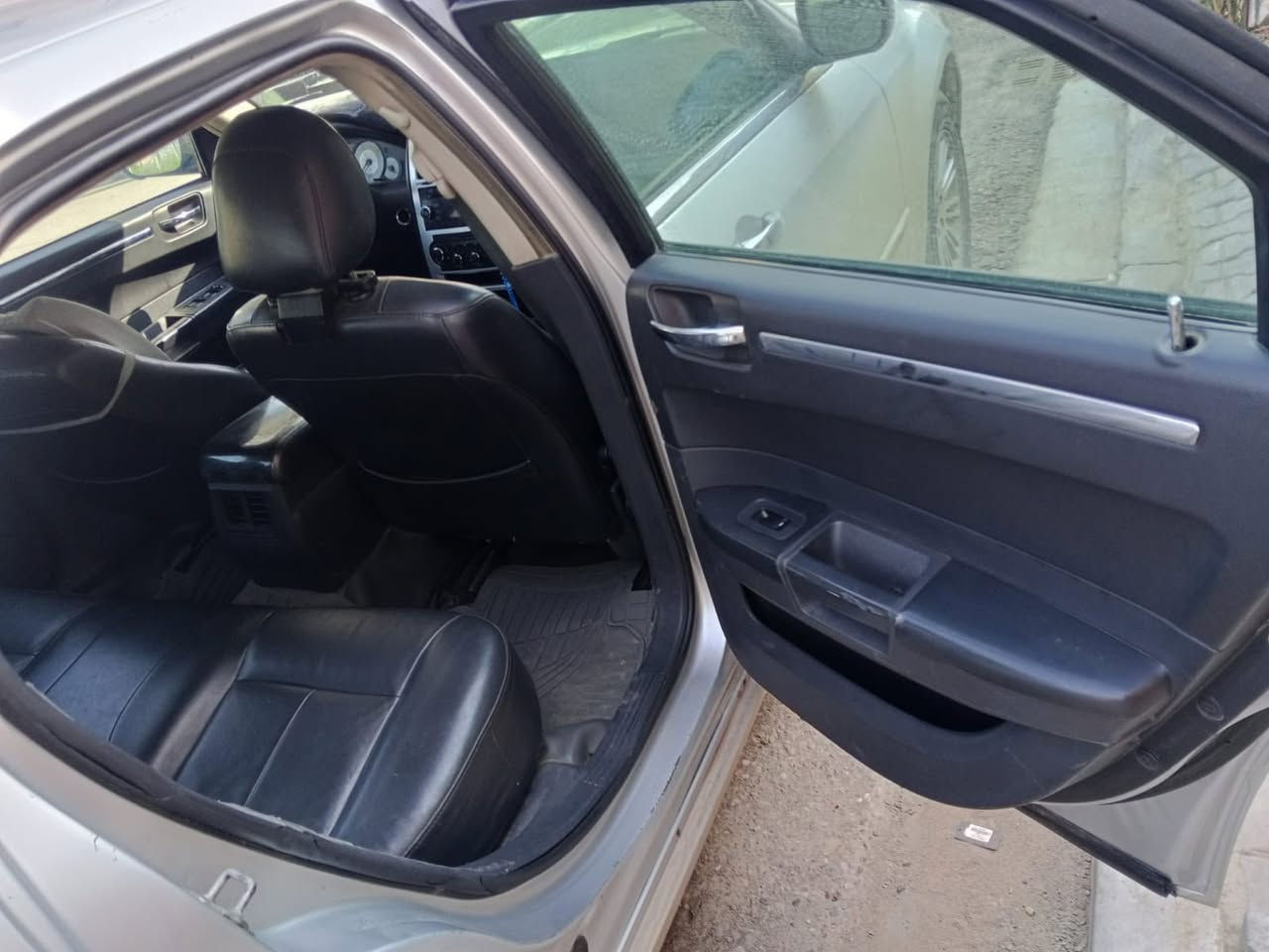 اوباما موديل 2010
رقم بصرة الجديد 
سيارة بسمي 
سنوية 2027
الون سلفري
حجم المحرك 3500
سيارة بدون ضربة 
حدادية تخم تاير 
السعر 125ورقة
الاتصال ***********
