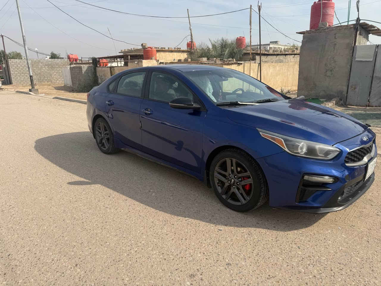 السلام عليكم ورحمة الله وبركاته 
كيا فورتي موديل 2021 جيتي لاين معوقين وكاله عامه
 رقم بصره 
السياره فول مواصفات ماعده التنته. 
كير At المرغوب  
حادثها امامي  بنيد 
وشوي تعديل بجاملق راسلني وادزلك صوره الحادث 
بدون شواصي بدون لغد. 
وبيها طختين أثناء التحميل بلميناء. بارد بس ما اشتغلتهن
السياره مبدل بيها كازكيت فقط. 
ماشيه 46ميل. 
السياره جديده الله شاهد ما ناقصها شي 
السعر 138$ وبيه مجال قليل جداً. 
العنوان البصره التنومه. 
رقم الهاتف *********** البصرة, العراق
