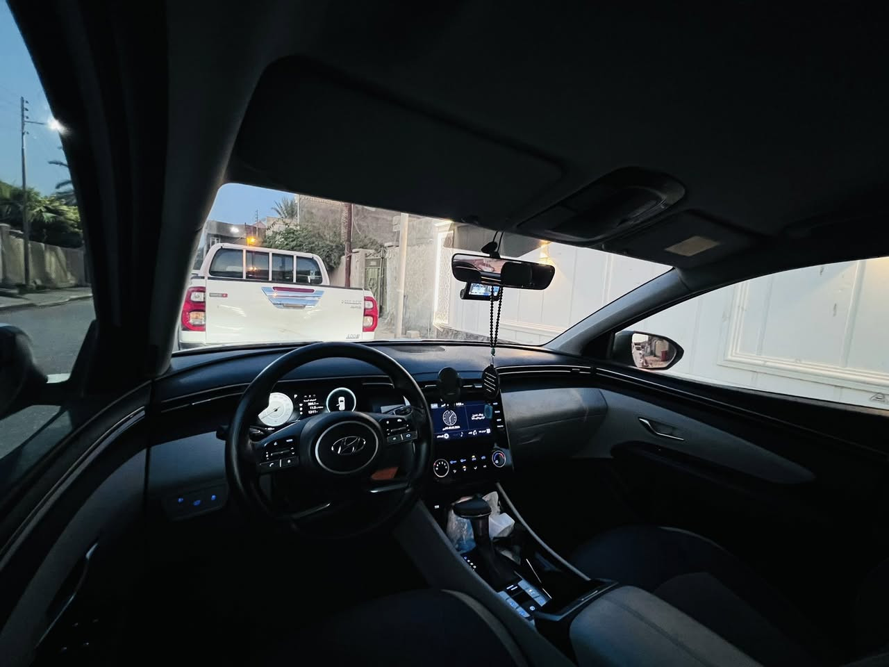 توسان ابيض وارد خليجي مكفولة كفالة عامه ما عدة بارد بسيط في الجاملغ الأمامي ماشيه 59 الف رقم اسليمانية موديل 2022 مكينه 2000السعر 195 ورقة العنوان الرميثة الرقم ***********
