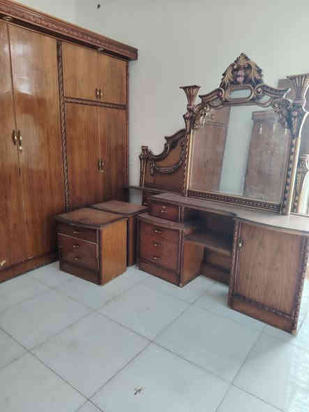 للبيع غرفه 6 بيبان طابقين عرض الكنتور  ٣ونص × ٢ ونص  تسكام نجاره عراقيه كله صاج سعر 650 نهايته علما مسكمه ٣٥٠٠مليون العنوان الديوانية حي الحضارة ***********
