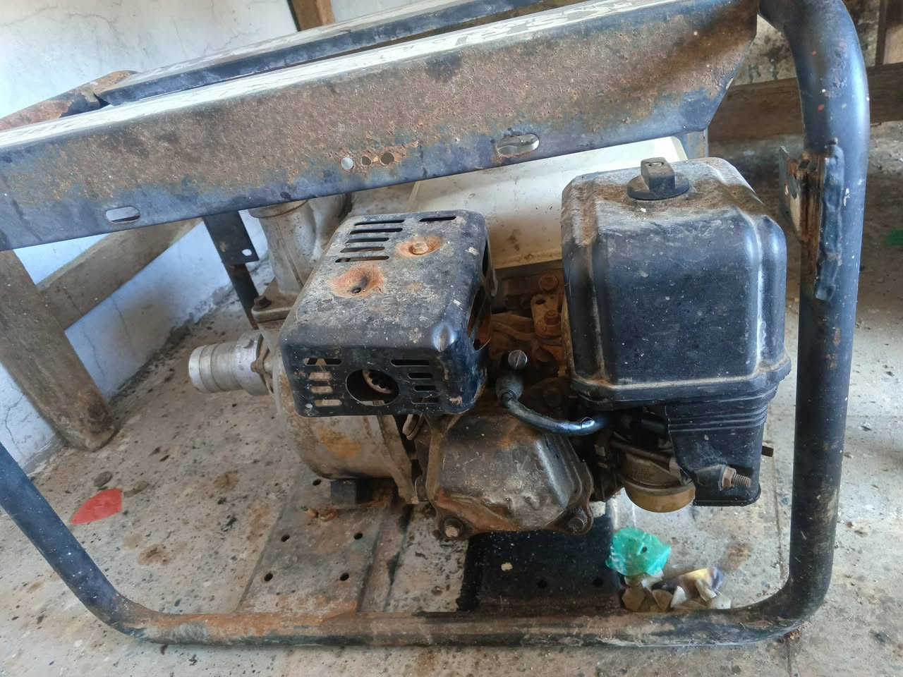 من رخصه الادمن محركين كمبريسر هواء جدد ممصلحات وروبن سمك وغربيه قفلهن ١٠٠بغداد حي  العامل شارع السكلات ***********
