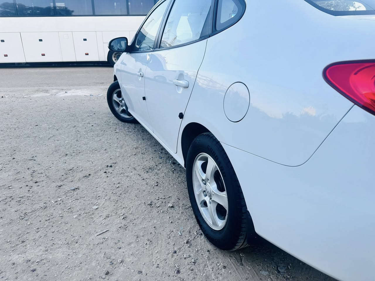 سلام عليكم 
النترا 2011 فول مواصفات  ١ / ١  الشركة العامه خليجي مكفوله من صبغ وضربه وتبديل 
محرك كير ع وضع الشركة مكفولات من كلشي  
غير مفتوحات حداديه جديده تبريد ثلج 
 مواصفاتها
 محرك 2000 دوش  
فتحه بالقماره سلايت
حدادية جديدة
تخم تاير 
باسمي رقم دولي جديد وهزه جديده 
مكان السياره بغداد
سعر السيارة 132
 للتواصل ***********
