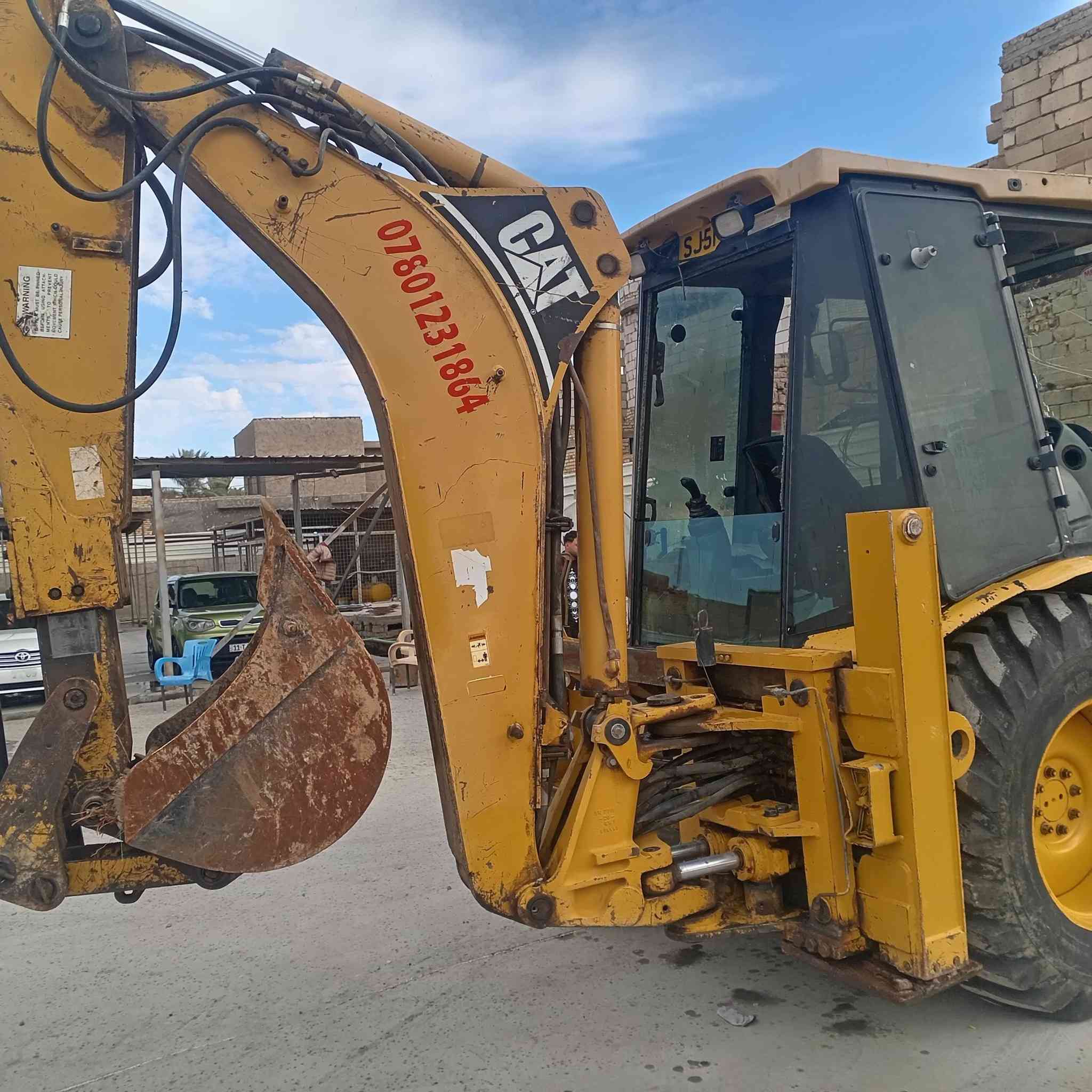 حفاره كترللبيع موديل ٢٠٠١ مكفوله كفاله عامه *********** ***********
