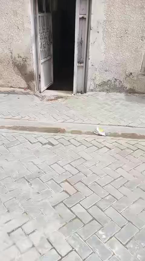 السلام عليكم بيت للبيع المساحة 110 متر                   قطاع 29                                                                     ***********
