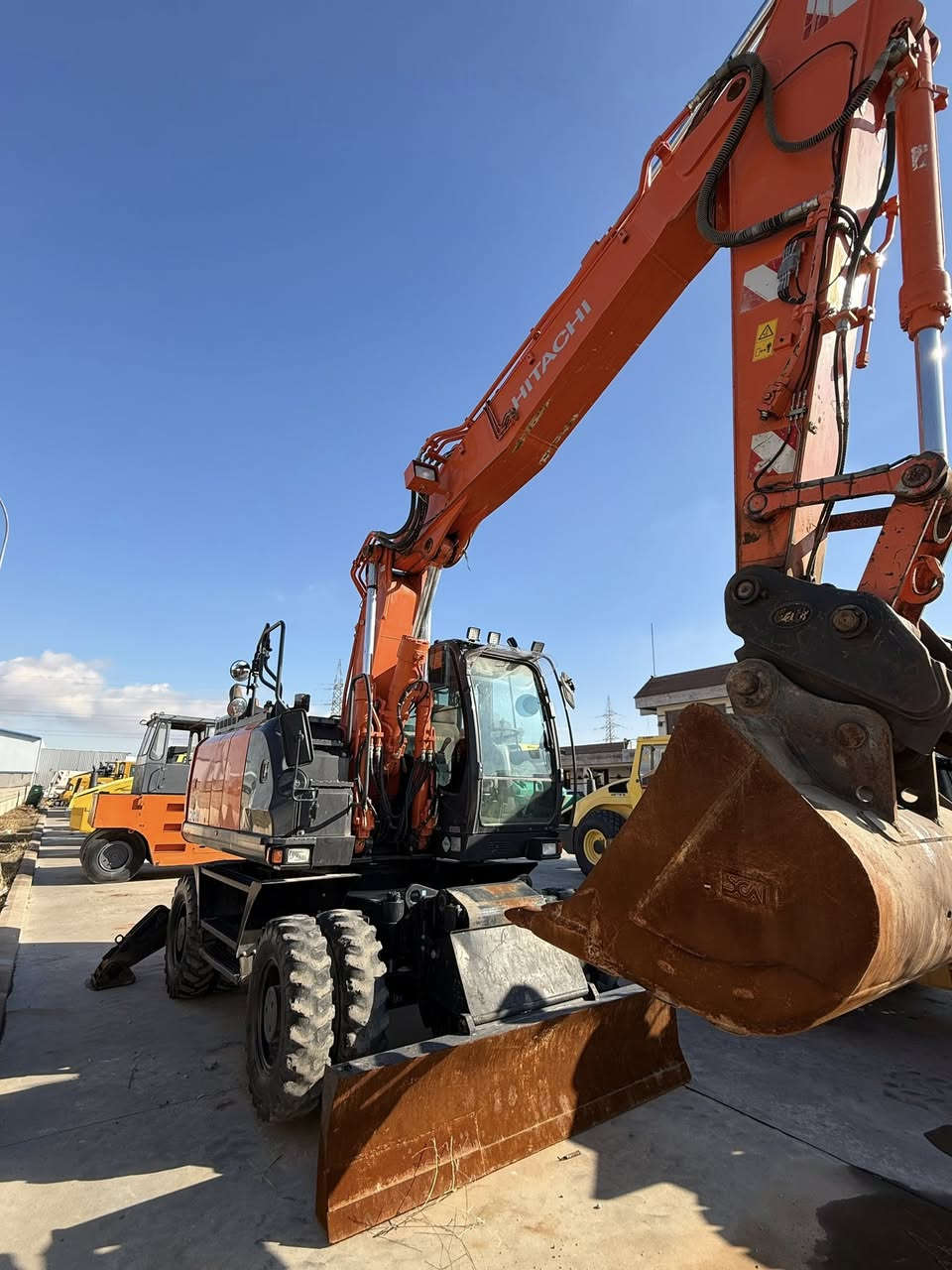 حفارة هیتاشی 
حجم: ١٧٠
مودیل:٢٠١٧
عنوان اربیل طریق کرکوک
واتساب:***********
