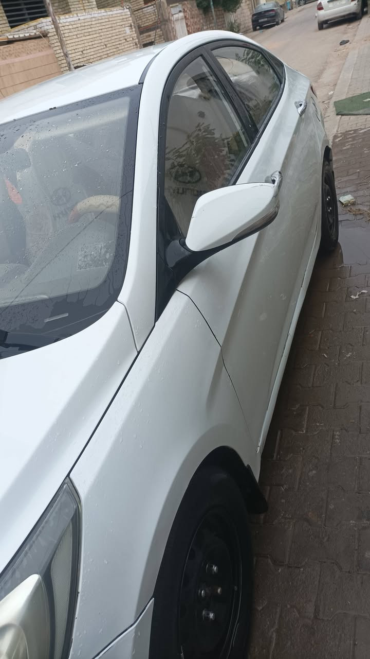 اكسنت موديل 15 نجف 1600 السيارة مابيه تبديل بيه صبغ قطعتين جامغ امامي بدون دواخل والبنيد اثر شخوط مكفول من الضربه و التبديل تجي وشوف حلوة بسمي جانيه صار عندي ثمن سنوات السعر 98 رقمي ***********
