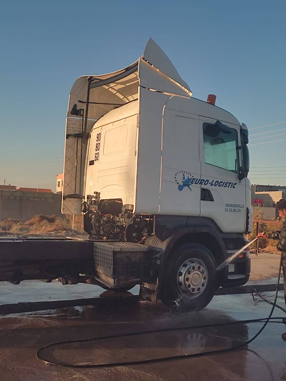 السلام عليكم سكانيه تك مسجله راس مقطوره للبيع مديل 6 تحويل سنويه ميسان 28 سياره كفاله  للستفسار اتصل ***********
