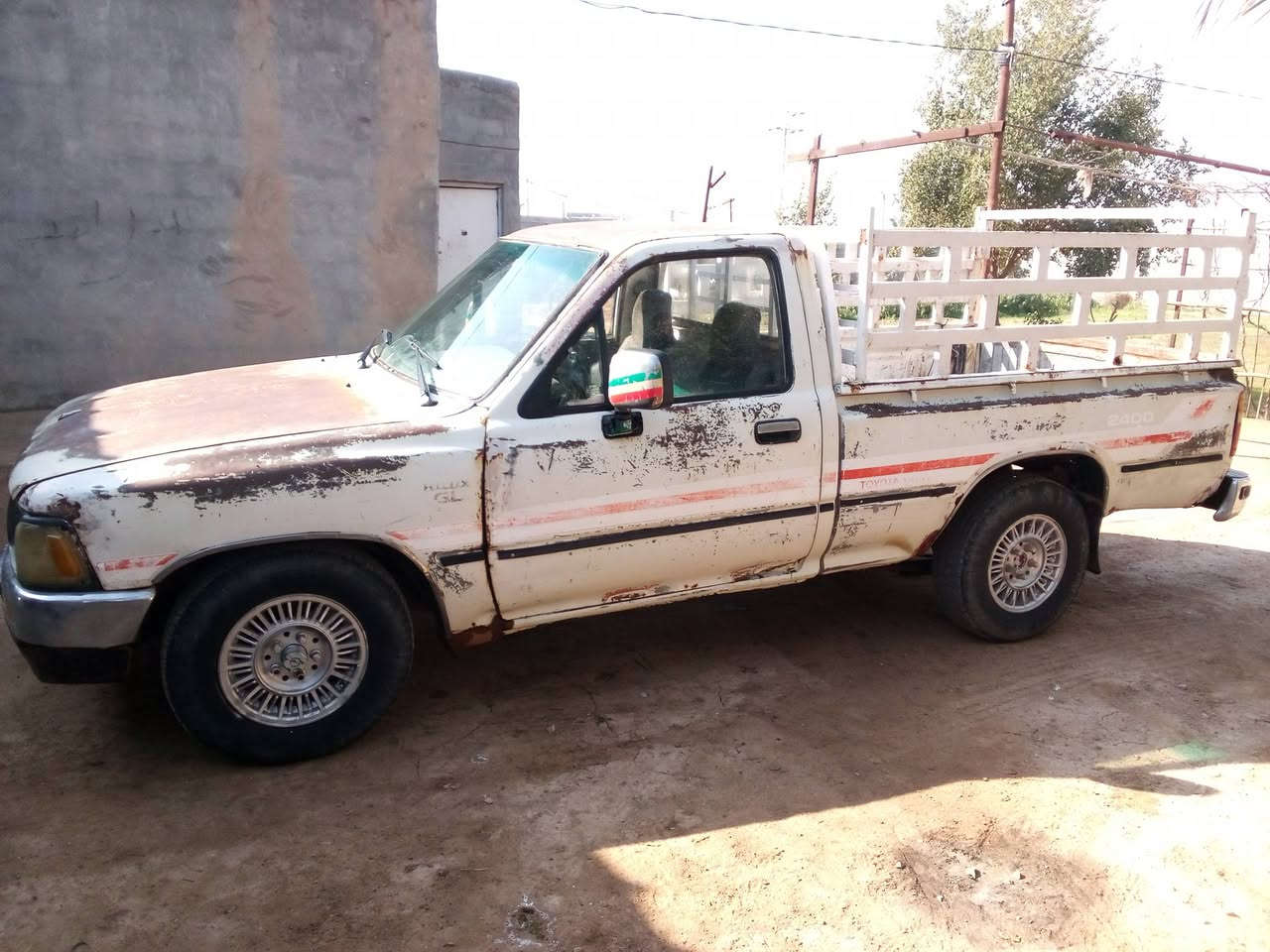 السلام عليكم سيارة البيع بيكم اكروسيدة موديل 89 مكان السيارة اديالى الخالص الاستفسار على الرقم ***********
