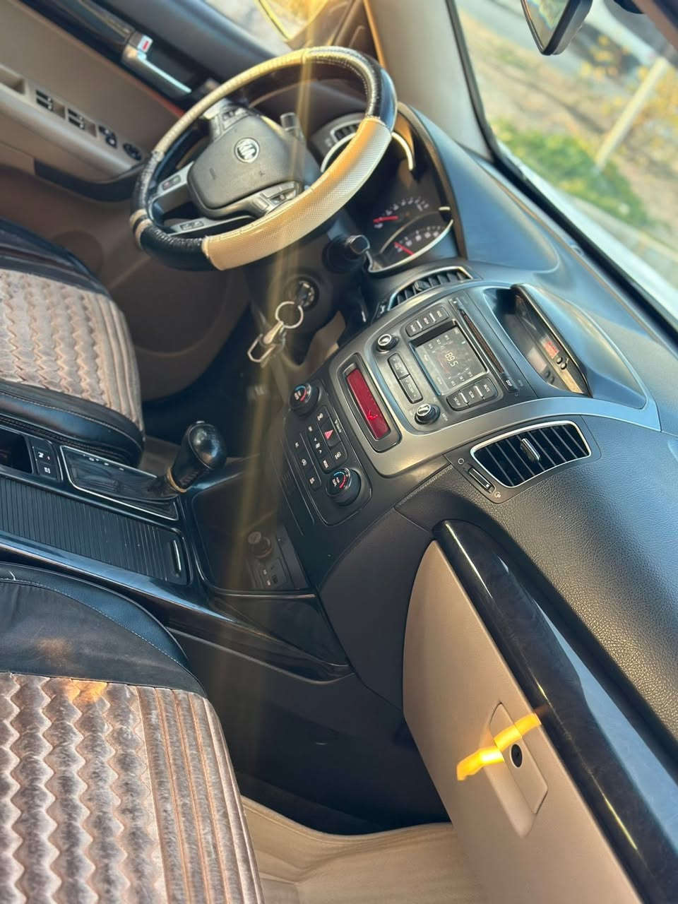 السلام عليكم
سورنتو 2013 
موصفات معروفة بدون بصمة بدون بانوراما 
محرك مفتوح بس شرط من كل نواحي  اربعه سلندر سيارة استخدام شخصي من شركة بدون ضرار بدون صبغ بحفد البونيد بيها بارد 
للاستفسار
***********
***********
