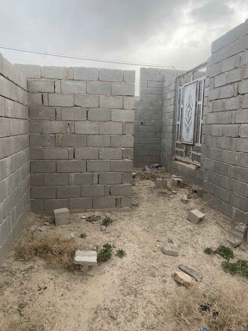 بيت البيع   قضاء الفلوجة  قرية المختار. قرب.    شارع عشرين هيكل.   غرفتين     ً صاله وربعة. 
وهول ومطبخ  صحيات  مع سياج
 بيت مسحاحتة 250. 
***********
