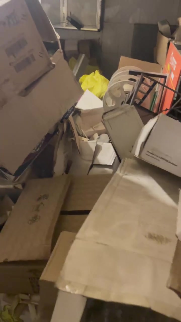 اخوان اليريدغراض جديدة مو مستعملة يتصل عل هذا رقم *********** كل البضاعة للبيع
