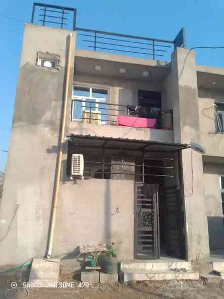 سلام عليكم ورحمة الله بيت ٥٠ متر طابقين يحتوي ع استقبال ومطبخ مفتوح وغرفه سويت لك وغرفه اطفال بيت جناي وجاهز لسكن هور رجب قرب السوق ولمدارس ابوب تركي وشبابيك بيفيسي وابوب داخليه تركي محجر تركي سراميك ماء وكهرباء وتبليط نقص البيت البتونه سندويج وصبغ الواجهه ٥٣ وبي مجال وسند٢٥ تحويل مباشر رقم صاحب البيت ***********
