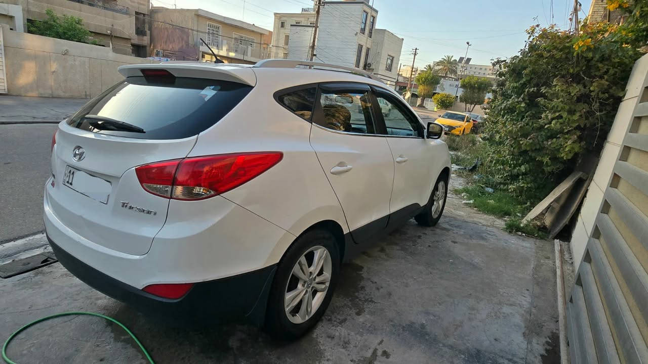 توكسان 2012
محرك 2000
ماشية 111 كم
بيها طخة بسيطة بالجاملغ الامامي تتعدل عالبارد 
مكفولة من الصبغ 
مواصفات التوكسان الاعتيادي كامرة بالمراية وتحكم 
السيارة وارد كوريا
سعرها 147 وبيها مجال بسيط
للتواصل ***********
