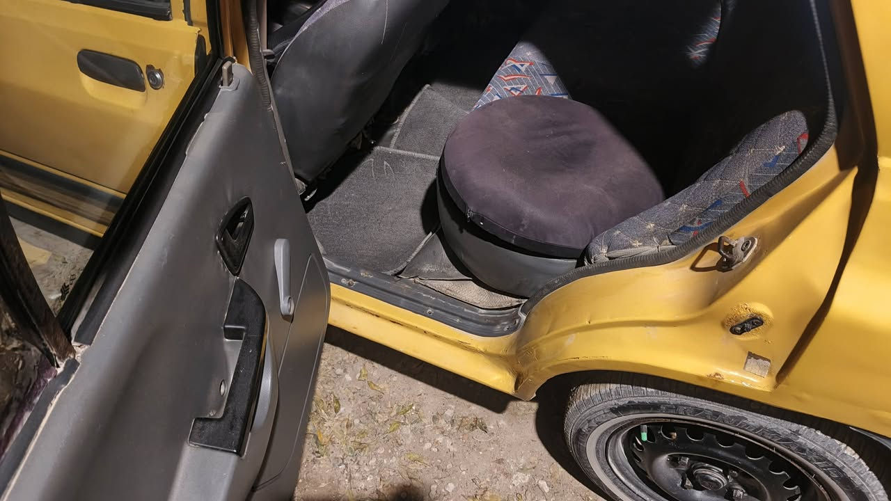 السلام عليكم من رخصت مدير الگروب
سايبه 2015 السياره حلوه المكينه بيهة خيط بخار بس ما تنقص والبخار من قبق المحرك الگير النمره الأول بيهة خلل مرات تجي بسهولة ومرات متجي 
السياره شواصيهة معمره تعميرهن حلو 
فقط المكان التگعد بي الطبله جهت السايق خايس يرادله سمكره وحداديتهة 60/100
كهربائيات كلهة شغاله الگيجات شغاله 
السياره قبل فتره نفضت كهربائياتهة 
بقت شغله وحده بيهة مرات بل نمره الثانيه تختنگ والسبب من المجاول 
راعيهة موجود شوكت ميعجبك يحولك 
مشروع وطني ورقمهة مميز 
والسنويه تسقط بشهر ال 3 
مكاني كربلاء 
***********
السعر 30 وبيهة مجال 
ترهم مراوس بأقل معه الفرق 
والسوگ كلشي بي
