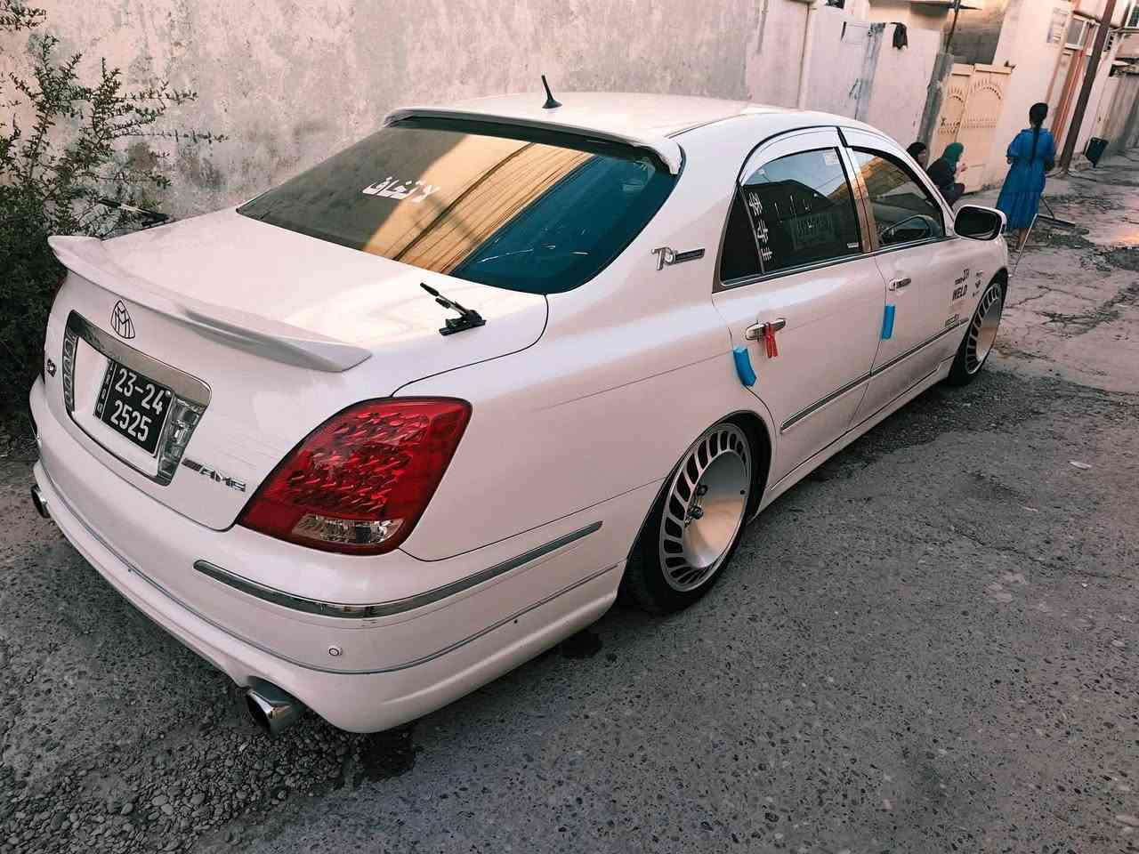 سه ره تا به ناوي خواي گه وره و ميهره بان ..ماجيستا بؤ فرؤشتن مؤديلي 2005 فوول مواسه فات 5 دووگمه كوشن جلد كوشن كاره با ئاوينه ئيشاره ت سلايت جووپه كاني حوركراوه به وويستي خؤت به رز و نزمي پي بكه سه ياره ته نها مووسه موس 4 تايه و ويلي مايباخي له ژيردايه لؤكن يه ك دينار مه سروفي نيه سه ياره كه مشته ريت نامه بنيره يان تيل بكه..ژ.*********** ئه دمين گيان وه ري گره
