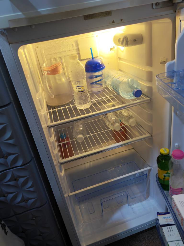 ثلاجه جديده للبيع مثل ماشوف كدامكم نضافه ١٠ عله ١٠ عنواني البصره ابو الخصيب منطقه محيله ولشراي يراسلني وتوصيل الباب البيت للستفسار *********** واتساب او تصال ابو الخصيب, البصرة
