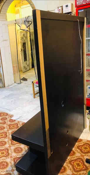 ميز ابلازمة للبيع ..
بيه مجر ملغي
٦٠ الف وبيه مجال 
المكان /ناصرية/حي الشهداء 

***********
