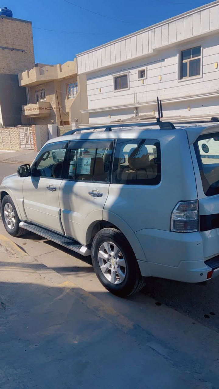 السلام عليكم 
باجيرو موديل 10 وارد خليجي حبتور  رقم مميز 🔥🔥
مكفوله كفاله عامه من الصبغ
كير مكينه  وتبريد سياره من الدعاميه للدعاميه مابيه اي نقص كفاله ✅🔥
مواصفات الفول واحد على واحد1/1 مواصفات الحبتور المعروفه الفول 
1- فتحه سلايد روف
2-دمام اصلي 
3-شاشه 
4-حساس خلفي 
5-كشنات جلد 
6-كشنات كهرباء 
7-تحكمات ستيرن 
8-لد نهاري
9-مري كهرباء 
10-اشاير بل مري
11-يدات كروم
12-ثلاث قطع تبريد 
13-سبعه راكب
14-فور ويل 4*4 
15-دبل كير 
16-محدثة 2015
17-هاي صور همين قبل التحديث

مكاني بغداد  
السعر:160وبي مجال 
***********
