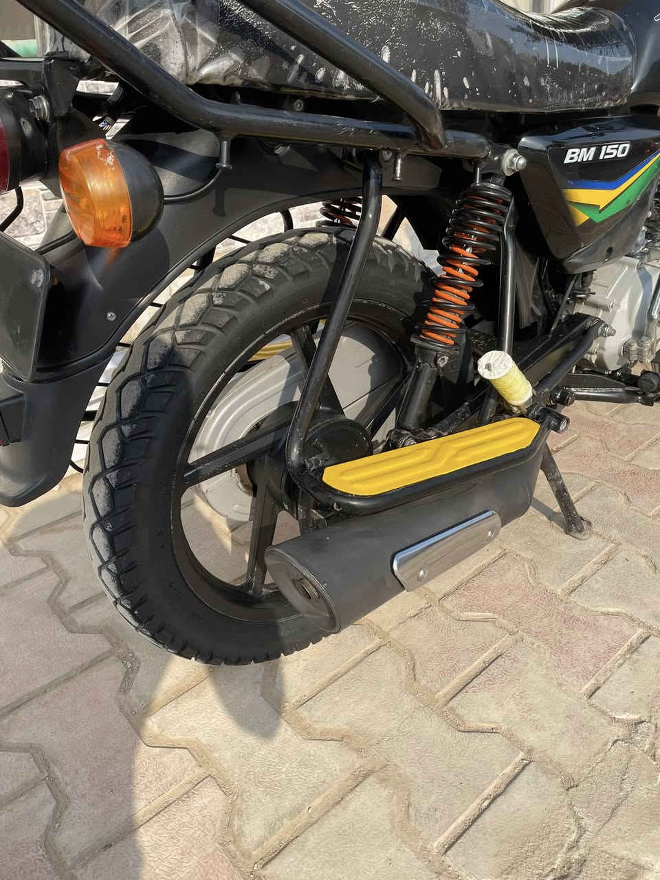 بوكسر للبيع 2022 الدراجه مكفوله كفاله عامه من كلشي شرط من شخط اوراق اصوليه شرط ترقيم  السعر 1350 وبيه مجال مكاني ديالى الخالص الشراي يتصل ***********
