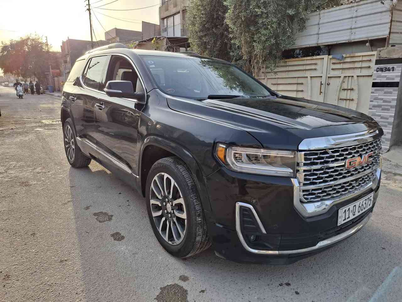 GMC Acadia 2023
رقم بغداد نكليزي 
فئة دينيالي DENALI فول مواصفات ١/١
محرك 3600 V6VvT/بانوراما. كشنات سياحي.٧راكب.كشنات جلد تدفئة وتبريد.فورويل. ماشية ١٩الف كيلو .لايتات زنون.٣قطع تبريد. كامرات٣٦٠.رادار.كشنات هزاز..هواي مواصفات ١/١
الضرر بنيد + جاملغ مبدل مع الفخذه بأصلي.
السعر 230 وبيه ومجال قليل للبيع او المراوس
للاستفسار//***********
المكان بغداد ... ابودشير
