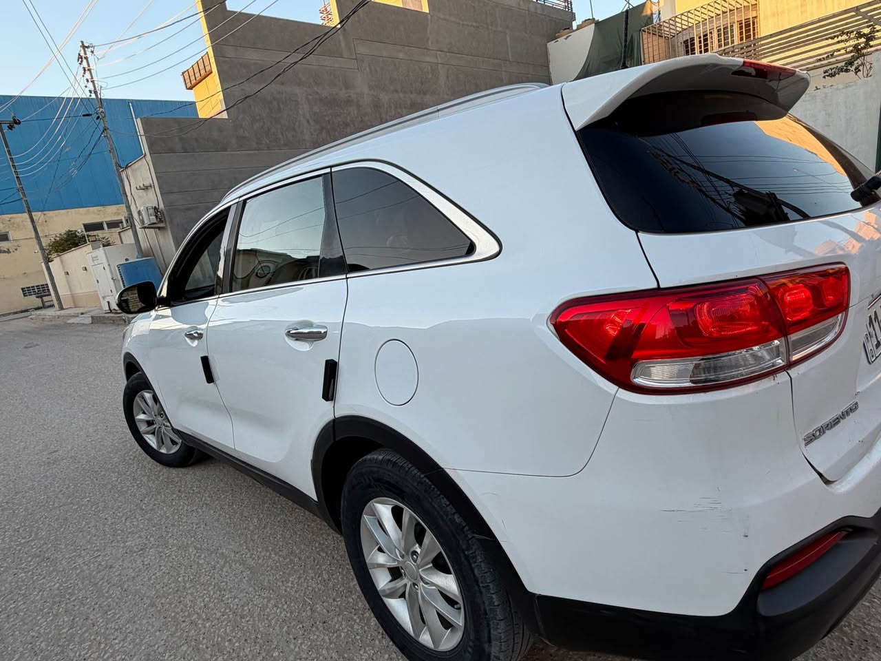 السلام عليكم ورحمة 
سورنتو موديل16 شكل 20
وارد امريكي 
رقم بغداد انكليزي
ماشيه 90 الف حقيقي
المواصفات
شاشه كامرا
تحكم جهتين
لد امامي خلفي
كشاف
داخل لونين صاج
اشاره بالمري
ويلكب 17
ميكينه 2400
كير خير من لله
حداديه جديده
تبريد ثلج
حادثه فقط بنيد وملاونين الجاملغات ويا فقط بدون داخل 
صور الحادث موجوده  يعني صبغ فقط رش مابيه اي ضرر
سياره مال جناي يعني حاهزه الاخير متذب عليه الف من كلش 
السعر 154 وبيه مجال 
مكاني بابل *********** حلة, بابل
