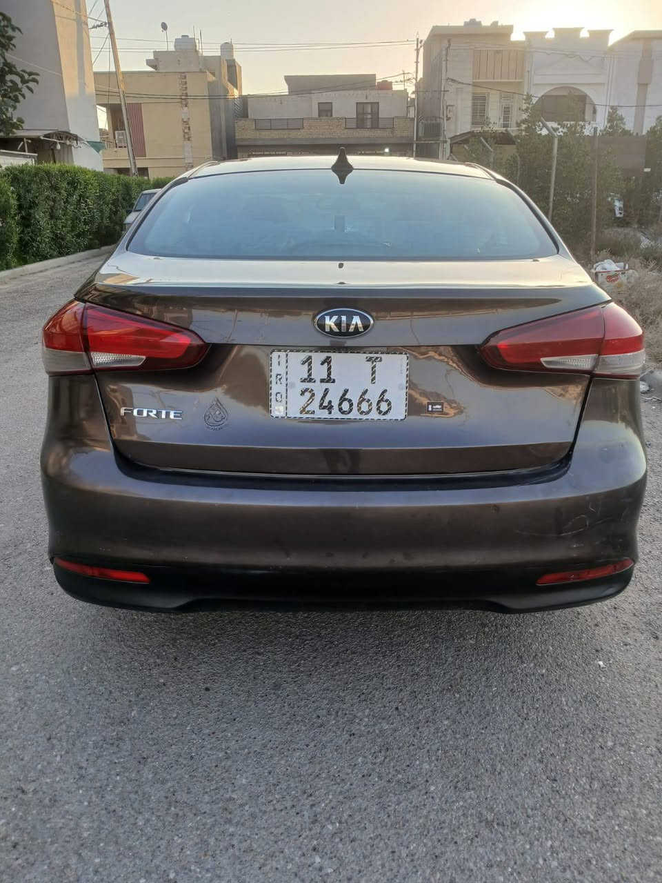 سلام عليكم فورتي 2017 باسمي بغداد  حادثها جاملق خلفي ورا السايق بدون دواخل فقط لبيل واحد كير مكينه جديد مكينه 1800 كير ايتي جديد تخم تاير صدر امامي وخلفي تبريد وتدفئه ويل كب منضومه زنون اصليه شاشه ابلاديه تحكمات استيرن وشاشه سنويه لل 28 السياره مال بيت جاهزة السعر 115 وبيهه مجال للشراي ابشي بسيط العنوان بغداد شهداء البياع رقم الهاتف ***********
