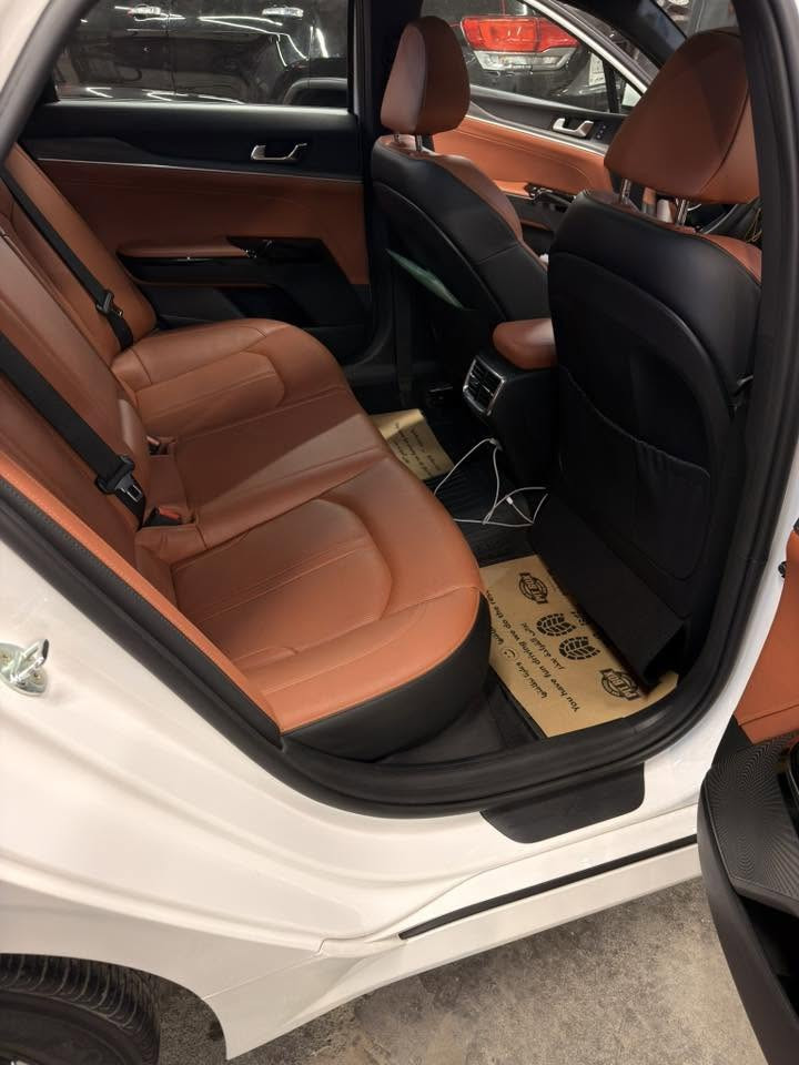 KIA K5 Vip

فول فول مواصفات 

خليجي مكفولة ماشيه 41 الف كيلو متر  

السيارة اتعبك من مواصفات

شاشه دتجل مندمج

مكينه 2.5 

كير 8 سرعات 

كراسي تتدفئه وتبريد 

قطعتين تبريد منفصل

كراسي سائق تخزين 

كراسي سائق وراكب كهربائي 

قطعتين تبريد

مناخ منفصل

مري شفط 

مري قلاب 

حساسات امامية وحساسات خلفية

كامره 360 درجة

كامره اماميه وخلفية 

صندوق كهربائي 

دخول ذكي 

صدوق ذكي

نقط عمياء 

بانوراما

حساسات داير مداير سيارة

فتح وغلق الشباك بريموت

مثبت سرعه

4 وضعيات قيادة

ابل كار بلي

اندرويد كار

توقف ذاتي 

وبعد بيها خير من الله مواصفات

السعر : ٢٣٥ ورقه وبيه مجال كلش بسيط

التواصل مع الرقم : ***********
