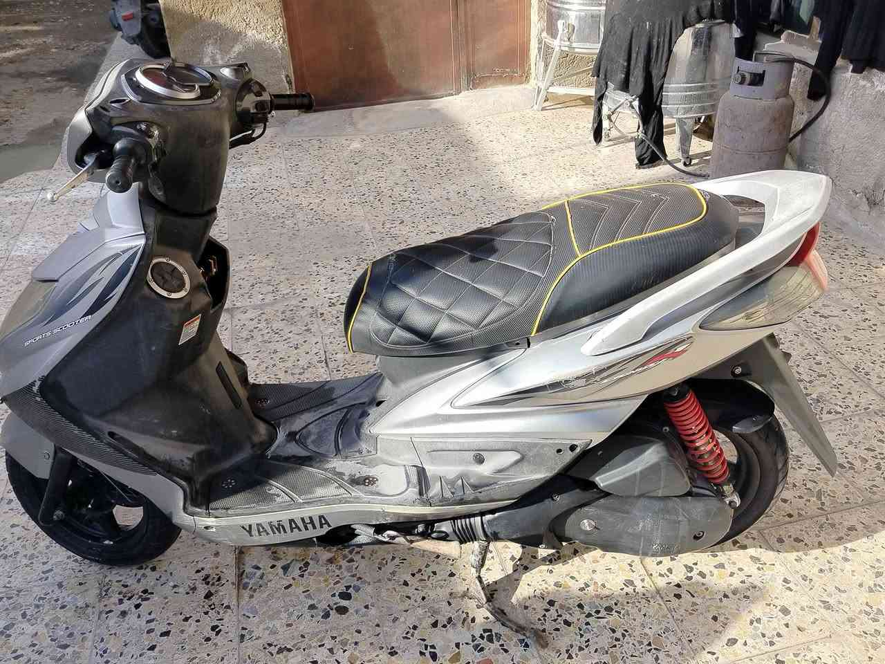 السلام عليكم
سكنس للبيع نوزل الدراجه نظيفه مال رمبه كهربائيات الكل شغال 
الدراجه مامتعوبه السعر 900بيها مجال بغداد مدينه الصدر 
رقم الهاتف ***********
