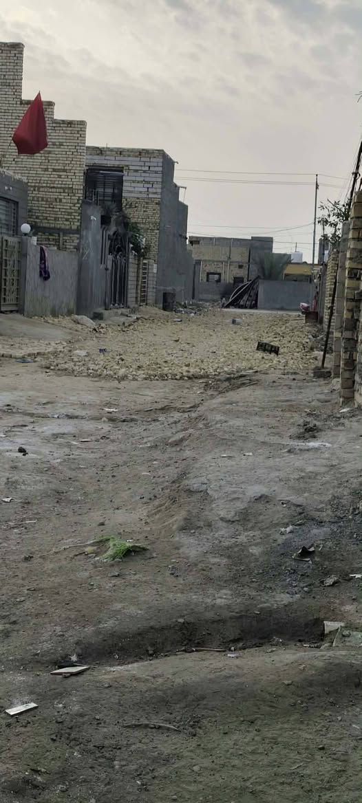 السلام عليكم 
يوجد في الشوملي 
حي الامام 
قطعه للبيع مساحتها 200 متر بيها بتلو 
قريبه على مجمع سيوف نفس الشارع 
سند 25 متوفر كافه الخدمات 
للاستفسار الاتصال 
***********
