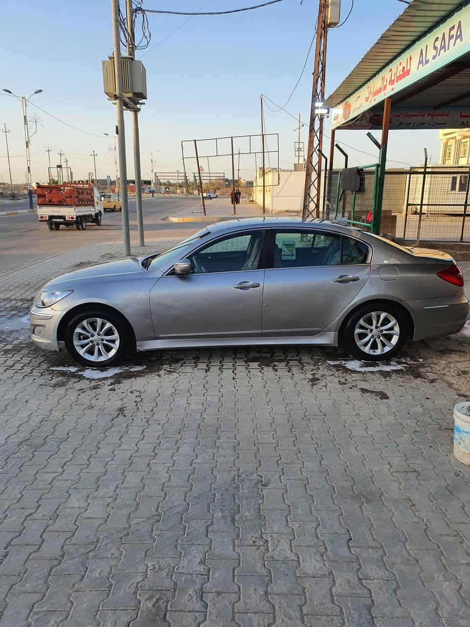 للبيع Hyundai Genesis موديل 2012
سيارة حلوه ونظيفة 
مكينة V6 قوية GDI + تحكم كهربائي كامل
السيارة ما تحتاج أي شي 
حادثهه بيبان جهه السائق
السعر 110$  
للإستفسار ***********/ ***********
