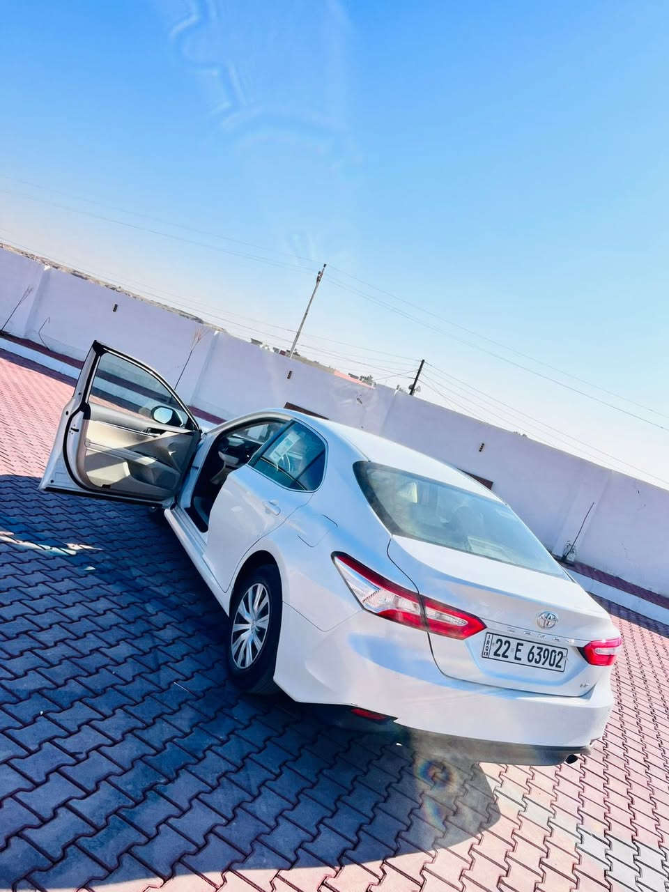 السلام عليكم كامري 2020 خليجي LE السياره كلين ماشية 152 الف كليو بيها  محرك كير شرط رقم اربيل 

السعر 197 وبيها مجال ***********
مكان السياره الشرقاط
