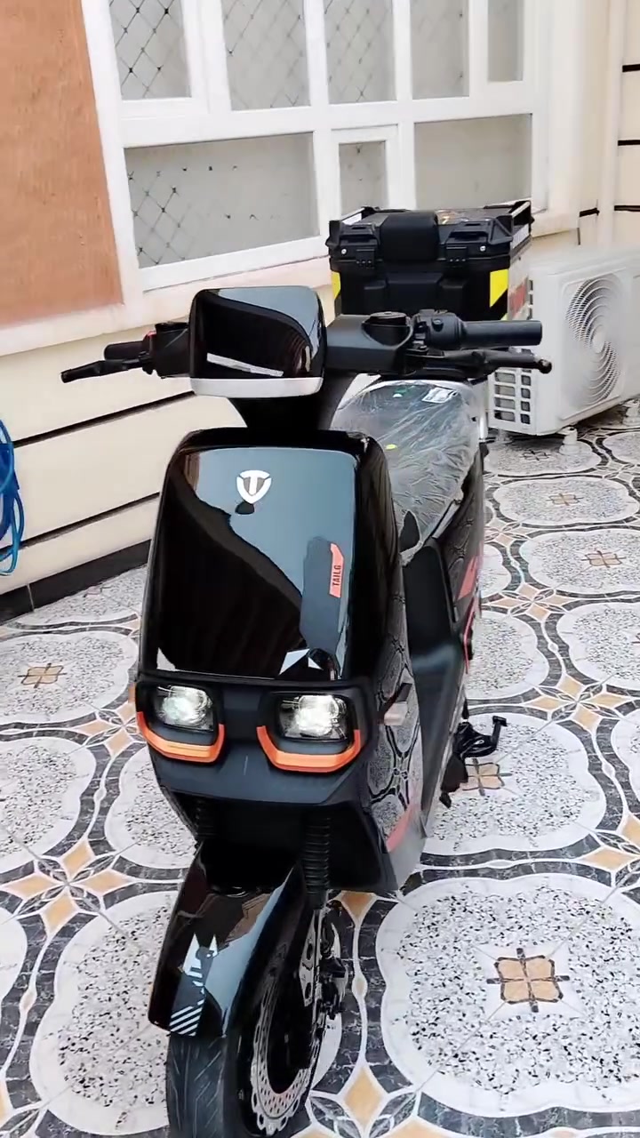السلام عليكم
دراجه شحن فول مواصفات ✨✨
ما متعوبه بعدها جديده ✨✨
بطاريتها ممتازه و جديده محافظ عليها اني ✨✨
سرعتها 90 ✨✨
شاحن مالتها جديده و سريعه شحن ✨✨ 
وياها ملحقاتها، صندوق كبير - جنطه داخليه - مرايتها
موقع بعقوبه، دور الزراعه
باقي الاستفسار على هذا الرقم 👇
***********
