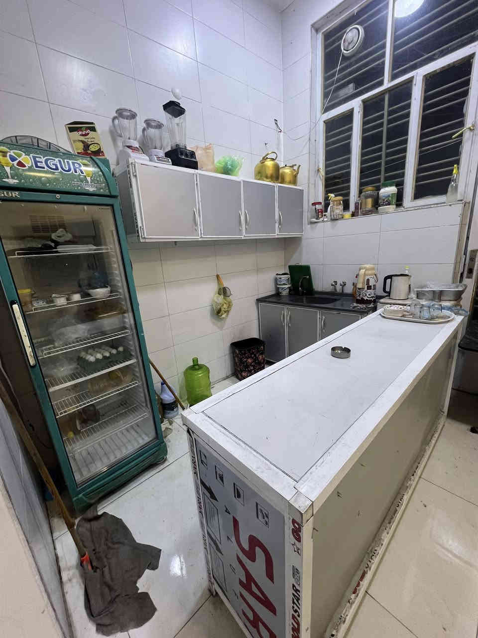 غراض مطعم و كوفي للبيع
ميوزة نوعية ممتازة الواحد ب٢٥ الف
كراسي الواحد ب١٢ الف 
برادات الواحد ب٢٥٠ الف
سبالت تحكم الوادي ٢ طن الواحد ب٦٠٠ الف
سستم صوت وياه ٤ سماعات ب٣٥٠ الف
كاونتر ٣ قطع ب٢٥٠ الف 
ميز سلستيل غذائي ب٩٠ الف
ميز كاشير ب١٠٠ الف 
شاشة حجم ٧٥ نوع شينون سمارت ب٨٠٠ الف
نص تخم ب٧٥ الف 
عربانة لبلبي الصفرة و الحمرة الوحدة ب١٥٠ الف
حماية مال اكل ب٤٠٠ الف 

السعر بيها شوية محال و الاغراض بعدهن اخو الجديد مستعملات شي كلش قليل 

مكاني بغداد العامرية 
***********
