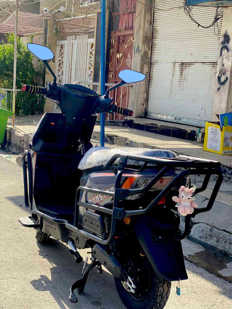 دراجة سكنس مدرع شحن موصفات الدراجة(ملف 3500 W)(تكون من 6بطاريات)  نظام تشغيل سويج نظام تشغيل بواسطة كارت الشاشه ديجيتال نظام بك رجوع للخلف نظام شاشه اكترونيه للسرعه ومعرفة سعه الشحن ومعرفة العطل  العنوان موصل ايسر السعر  850الف المطور نضافه 100/90  فول نضافه ***********
