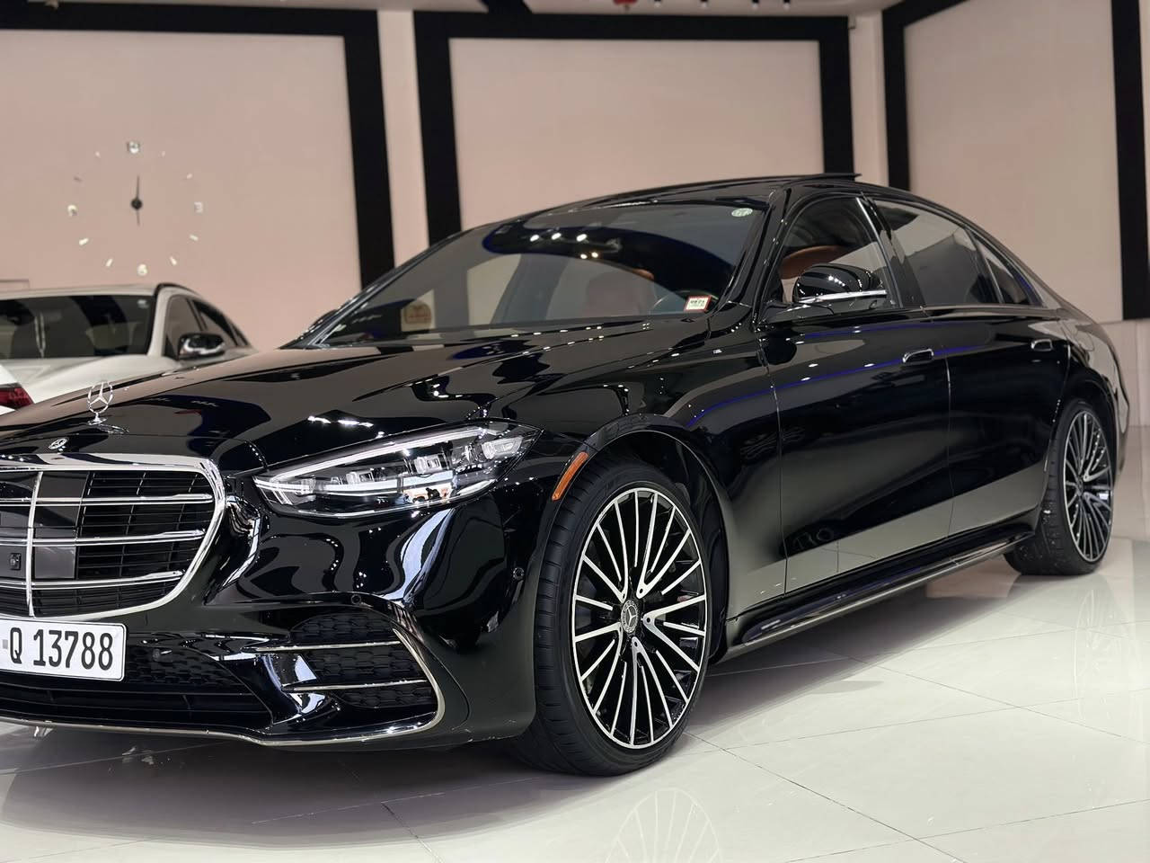 Mercedes-Benz S580e
موديل : 2023 
وارد: امريكي كلين تايتل 
حجم المحرك : ٦ سلندر بلك أين هايبرد
٣ انضمة: هايبرد و بلك اي و بنزين 
المسافة المقطوعة : 26000 كم 
بانوراما -كشن تبريد - كشن هيتر - كشن ميموري - كشن كهرباء - شاشة 3D - رادارات 360 - كاميرات 360 -تاير الخلفي يلوف - و هواي مواصفات لخ 
كلين تايتل بدون صبغ بدون تعديل 
كامل مغلف (PPF) 
للاستفسار: *********** 
—————————————
Mercedes-Benz S580e 
ساڵ: 2023
خەسڵەت: ئەمریکی کلین تایتڵ
قەبارەی بزوێنەر: 6 بستۆن بڵەگ ئین هایبرد
۳ مۆد: هایبرد و بەنزین و شەحن 
ماوەی رۆشتن : 26000 کم 
پانۆراما ـ کوشن مەساج ـ کوشن هیتەر ـ  کوشن ساردی ـ رادار  360 - کامێرا 360 - تایەی دواوە ئەسورێتەوەـ و زۆر مواصەفاتی  تر 
کامل رو پۆش (PPF) کراوە
بێ بۆیاغ بێ سارد 
بۆ پەیوەندی : ***********
