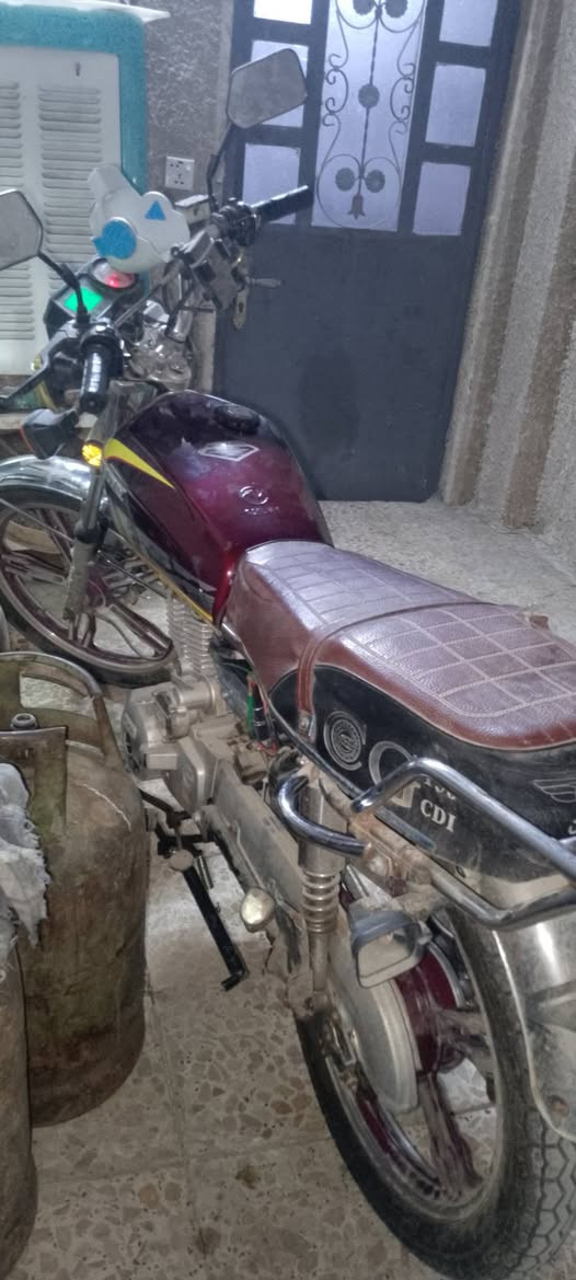 ‏السلام عليكم 
‏
‏ايراني سيفان  ٢٠٢١ 
‏الدراجة أوراقهة ضايعة 
‏دراجة باتريهة جديد تايراتهة جدد 
‏داجة مال بيت على كد الدوام وارجع بيهة 
‏دراجة مناقهصة شي خير من الله 
‏نقصه ستاند تعليم واشاير خلفيه 
‏السعر ٤٥٠. وبيهة مجال 
‏مكاني الحرية البستان 
‏رقمي ***********
