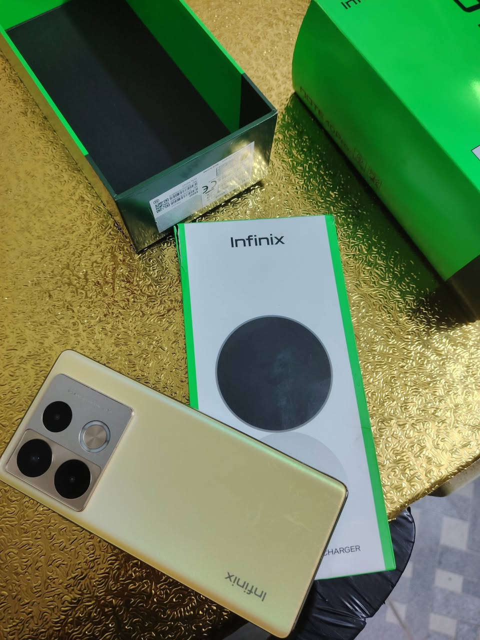 INFinix note40 PRO
ذاكرة256
جهاز نظيف مامفتوح على الشرط بس هذا الكسر🔨 

سعره225وبي مجال 
خاص او اتصال***********☎️
