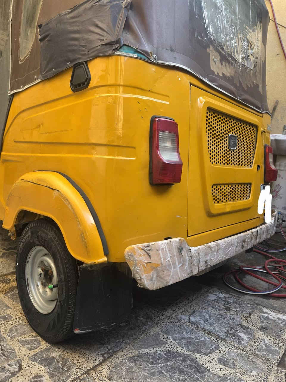 تكتك ٢٢ شهر ال١٢   محرك مكفول  رقم وسنويه بسمي   بيهه طخخات خفيفه لا خياسات ولا شي مثل ما موضح بل صور  سعر ٩٥٠٠  بيهه مجال حك جيه مكاني بغداد  
***********
