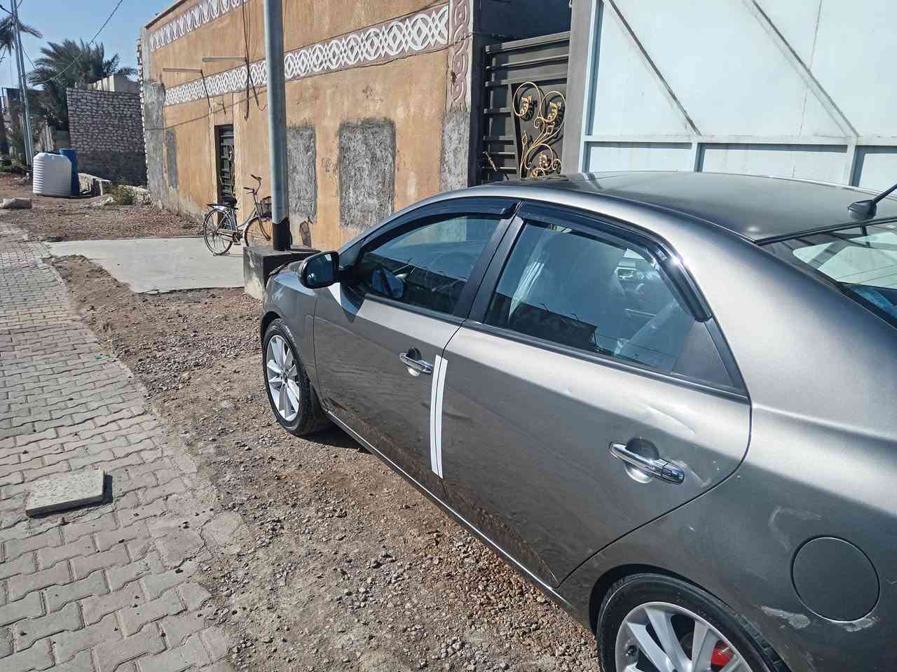 سيراتو ٢٠١٢ وارد خليجي مو كوري خليجي فول مواصفات السياره جديده مكفوله عده شخط ابين الباب والجاملغ الخلفي ومصبوغ ع كدها فقط رقم سليمانيه بسمي للبيع او المراوس حسب القناعه رقمي ***********
