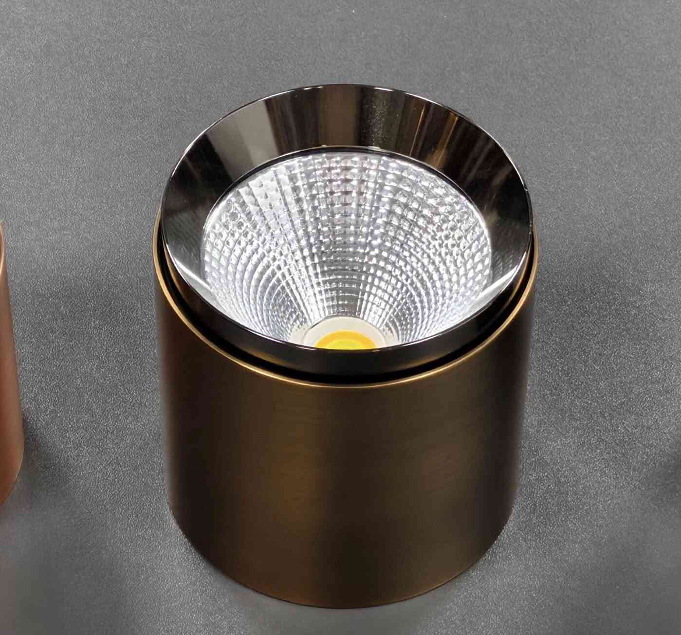 Nice design surface mount spot light.
Aluminum housing 
6500k/3color  2 years guarantee


**إذا كنت صاحب هذا الإعلان وتريد حذفه لأي سبب، رجاءا أرسل رسالة إلى الدعم الفني**