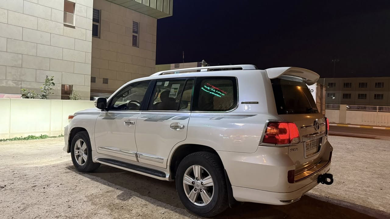 لاندكروز GXR موديل 2014
السلام عليكم لاندكروز GXR شركة SAS
موديل 2014 
معدل المشي 127
 مكفوله من الصبغ 
رقم بغداد 
السياره جديده مثل ما واضحه بالصور
عنوان السياره بغداد 
***********
