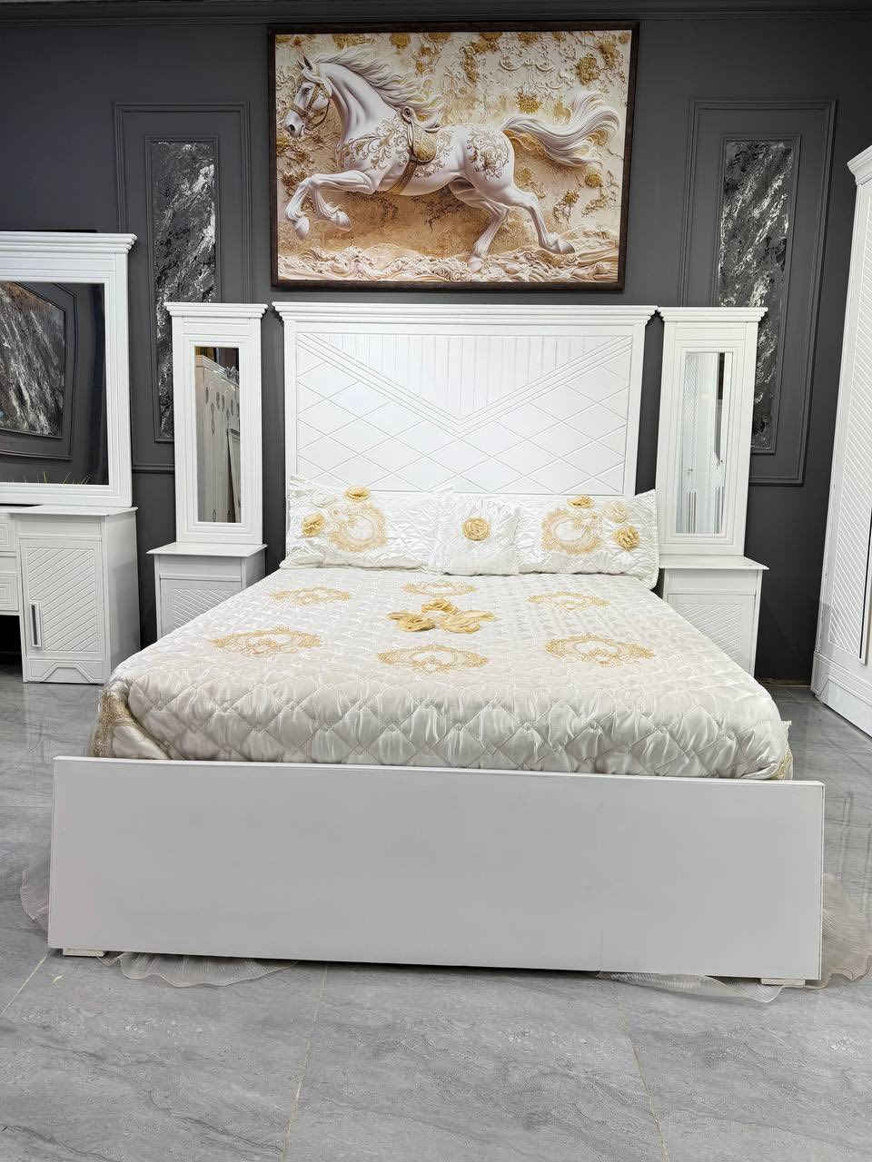 � بسعر: مليون دينار عراقي

🔅 تفاصيل الغرفة المرمريّة 🔅

🔺 خارج MDF سماكة 4 ملم
🔺 داخل صاج سماكة 3 ملم
🔺 صبغ حراري درجة أولى

😍 عدد القطع: 7 قطع

🔺 1/ جرباية قياس 160 × 200
🔺 2/ ميز جانبي أيمن قياس 50 سم
🔺 3/ ميز جانبي أيسر قياس 50 سم
🔺 4/ زاوية ارتفاع مترين – عرض 80 سم
🔺 5/ ميز بلازما
🔺 6/ ميز مراية ارتفاع مترين – عرض 120 سم
🔺 7/ كنتور 6 أبواب
  ▪️ الارتفاع 2.15 م
  ▪️ الطول 3.15 م

➕ القطعة الثامنة حسب الطلب (شازلون):
🔹 شازلون عادي 50 ألف ❤️
🔹 شازلون مخزن 75 ألف

🚚 توصيل مجاني داخل مركز بغداد
🔥 التوصيل يشمل الشد مجاناً

للاستفسار والحجز يرجى المراسلة خاص 📩


**إذا كنت صاحب هذا الإعلان وتريد حذفه لأي سبب، رجاءا أرسل رسالة إلى الدعم الفني**