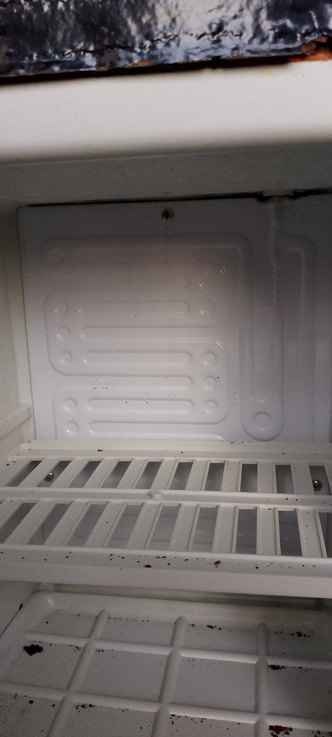 ثلاجات للبيع شرط وضع شركة ما مصلحات للتواصل *********** مع ضمان شهرين
