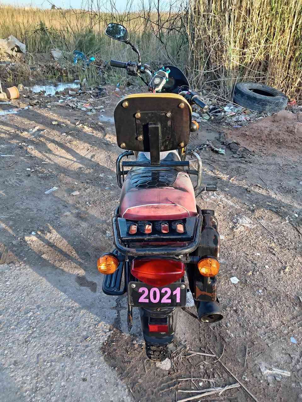 السلام عليكم دراجه بوكسر للبيع موديل 21اوراق كامله جاهزا للترقيم شركة الغبور القلم السعر 900 وبيها مجال مكاني بغداد ***********
