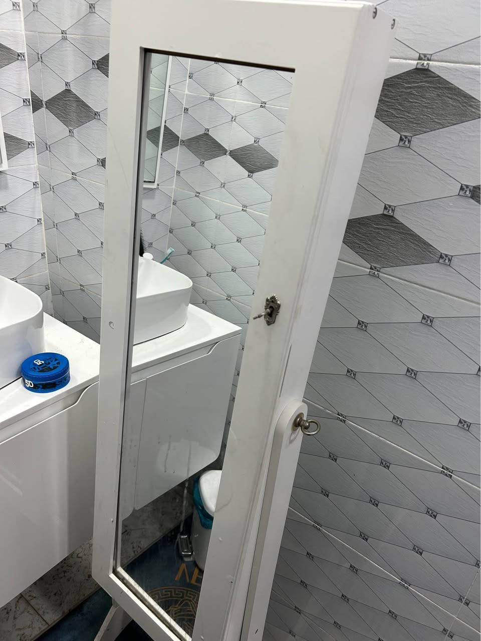 بۆکسی چە کمە جە لە گە ڵ ئاوێنە و شوێنی هه ڵگرتینی ملوانکە و مستیلە و پشتێن السليمانية, العراق


**إذا كنت صاحب هذا الإعلان وتريد حذفه لأي سبب، رجاءا أرسل رسالة إلى الدعم الفني**