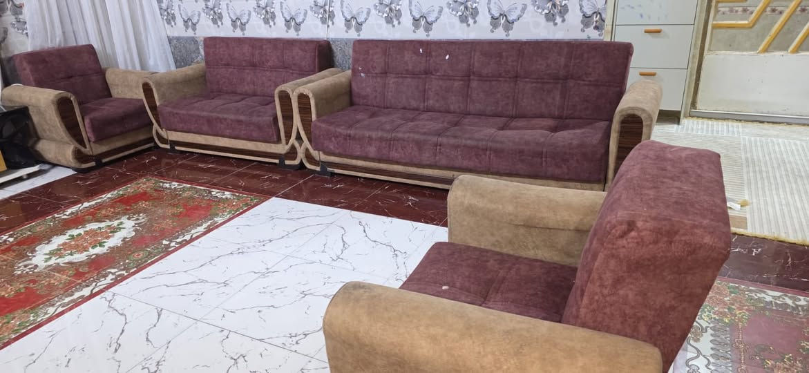 تخم مستعمل قلاب ينفتح  سرير   ١٠ مقاعد قطعتين كبار وقطعة وسط وقطعتين ام نفر
السعر ٣٥٠ 
***********
