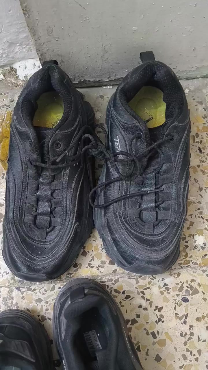 السلام عليكم 84 زوج ابيع شلع سعر زوج 6 آلاف ابيعلك 80 زوج وربع زواج هديه + 9 زواج مال اطفال هم هديه يعني مجموع الكلي 480الف القطع نظيفه كما موضح بالفيديو ملاحظه ابيع شلع 
واذا تريد توصيل موجود يصير مجموع 500 الف تحول الفلوس ودزهن الك 
او تحب تجي كل هلا بيك مكاني بغداد الشعب *********** اتصال او واتساب غير متواجد على فيس بوك
